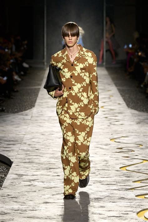 gucci versace novara|Vogue's best looks from the Tod's, Gucci and Versace SS25 shows.